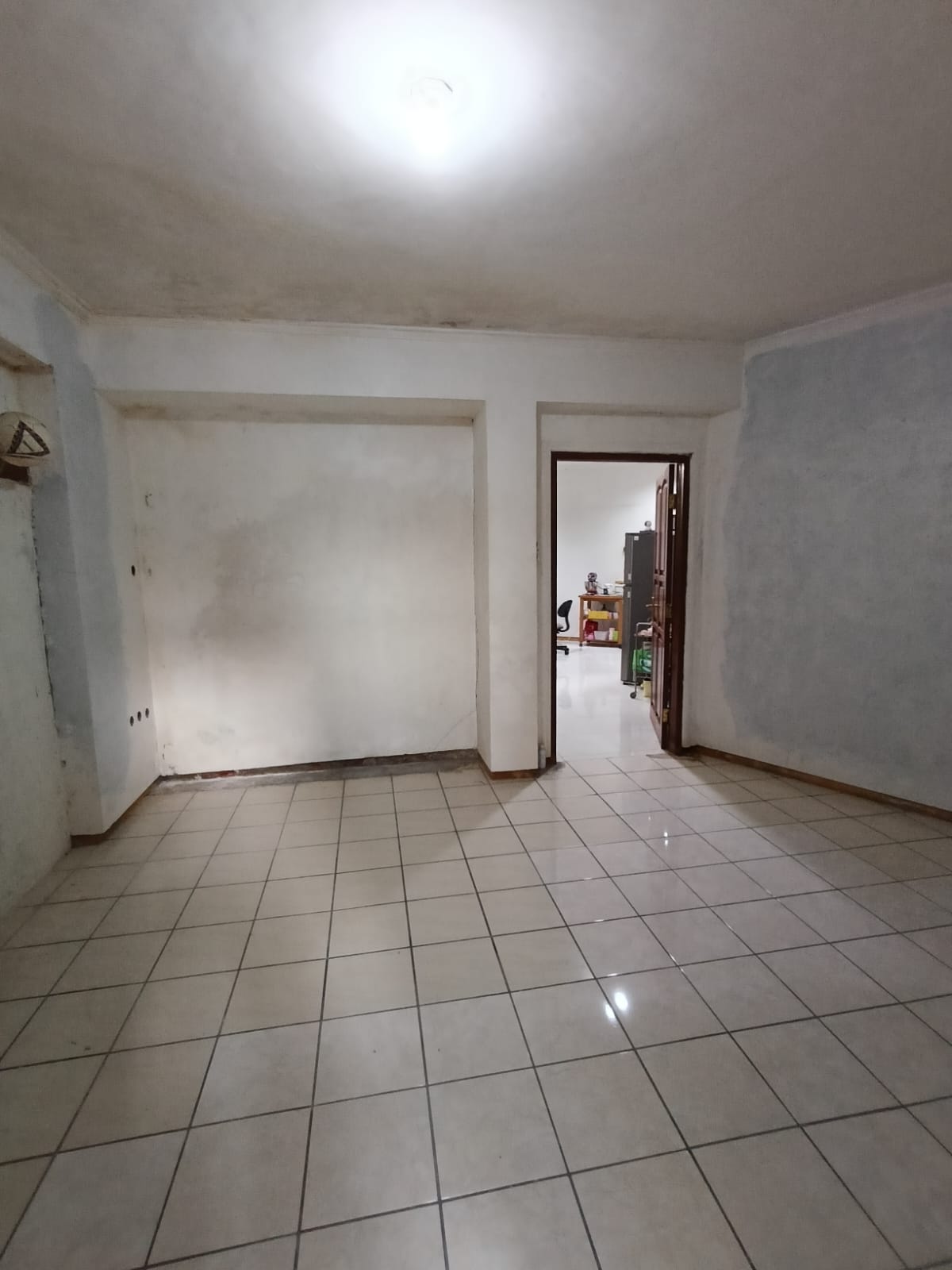 Disewakan Rumah Luas Komersial di Kawasan Polisi Istimewa, Tegalsari, Surabaya Pusat - Thumbnail 5