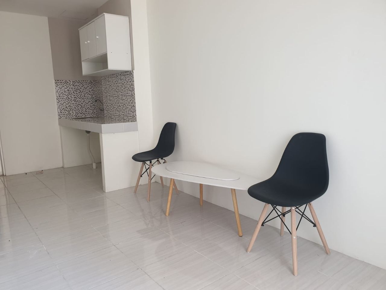 Disewakan Apartemen Semi Furnish di Puncak Dharmahusada Surabaya Timur - Image 1