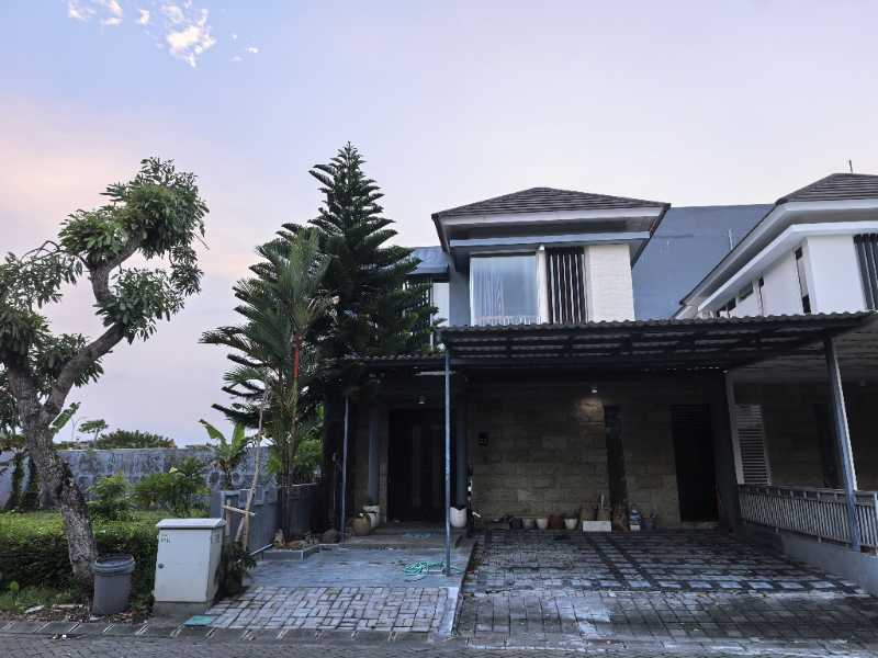 Dijual Rumah Cantik Full Furnished di Cluster Greenhill, Citraland Utara Surabaya Barat