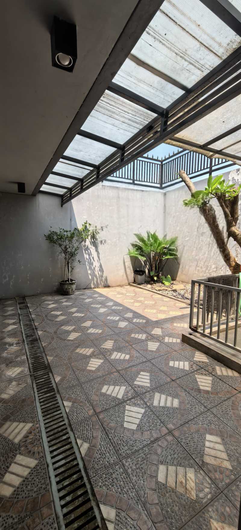 Dijual Rumah Cantik Full Furnished di Cluster Greenhill, Citraland Utara Surabaya Barat - Thumbnail 3