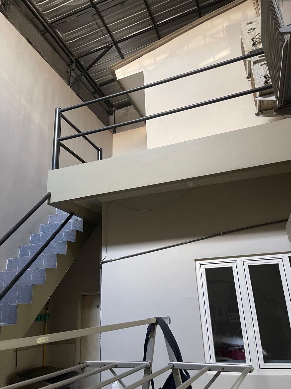 Dijual Rumah 2 Lantai Minimalis Siap Huni di Wilayah Kedinding Tengah Sekolahan Surabaya Utara - Thumbnail 2