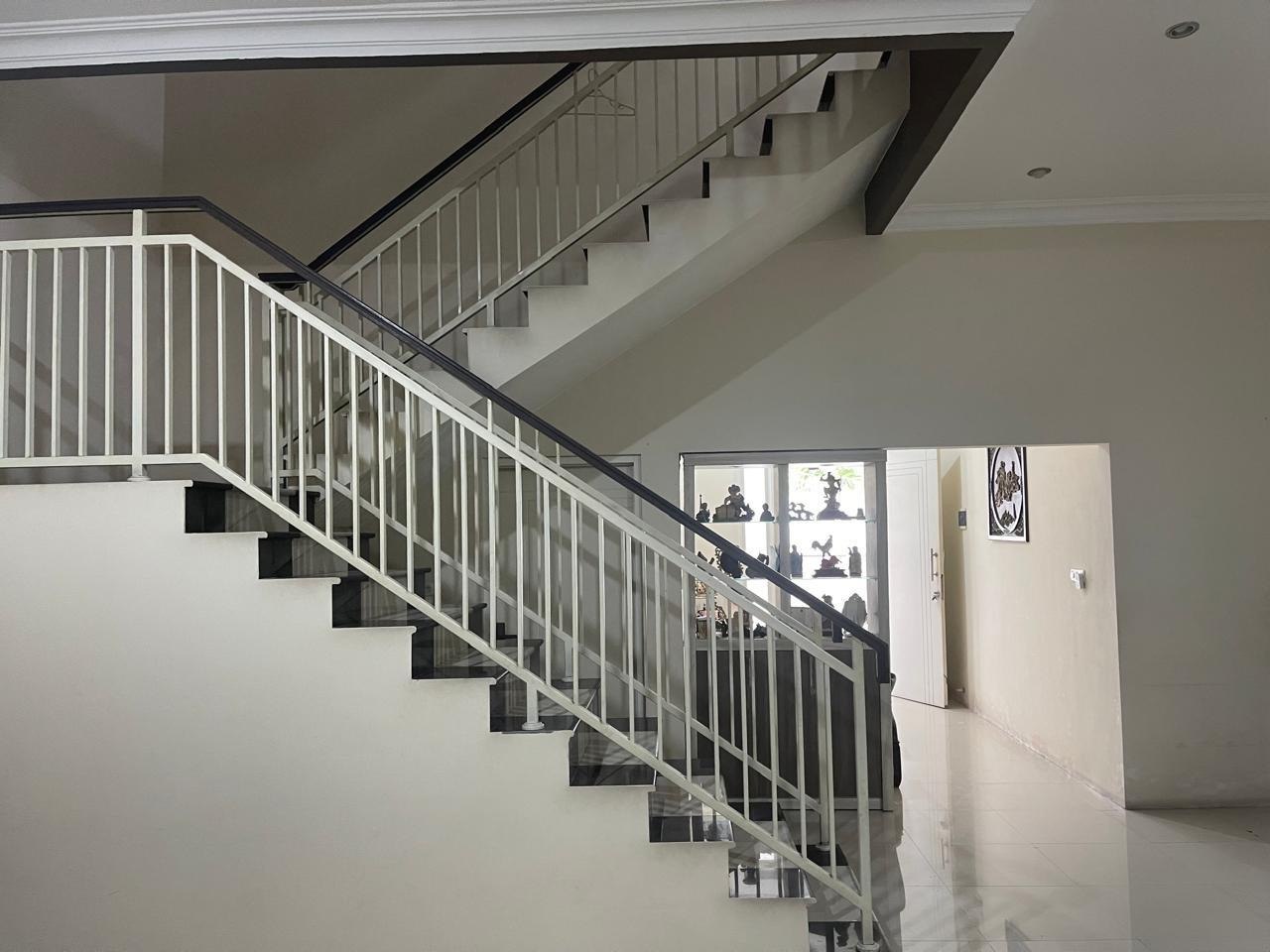 Dijual Rumah 2 Lantai Minimalis Siap Huni di Wilayah Kedinding Tengah Sekolahan Surabaya Utara - Thumbnail 4