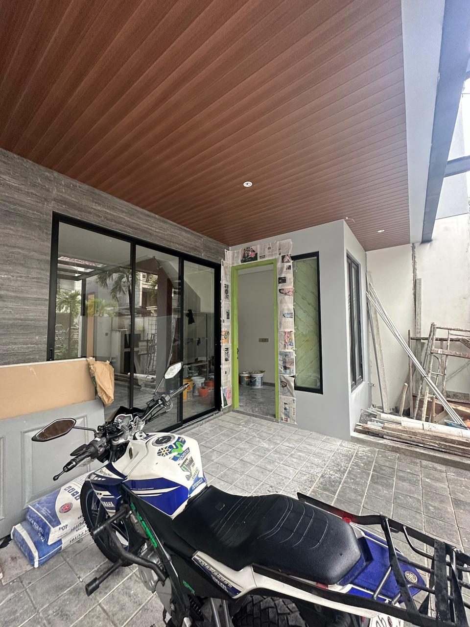 Dijual Rumah Baru Minimalis Dharmahusada Mas Surabaya – 2,5 Lantai dengan Spesifikasi Mewah & Carport 2 Mobil - Thumbnail 4
