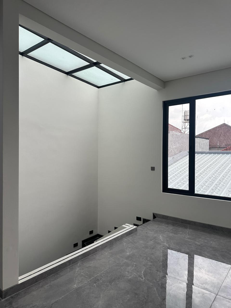 Dijual Rumah Baru Minimalis Dharmahusada Mas Surabaya – 2,5 Lantai dengan Spesifikasi Mewah & Carport 2 Mobil - Thumbnail 5