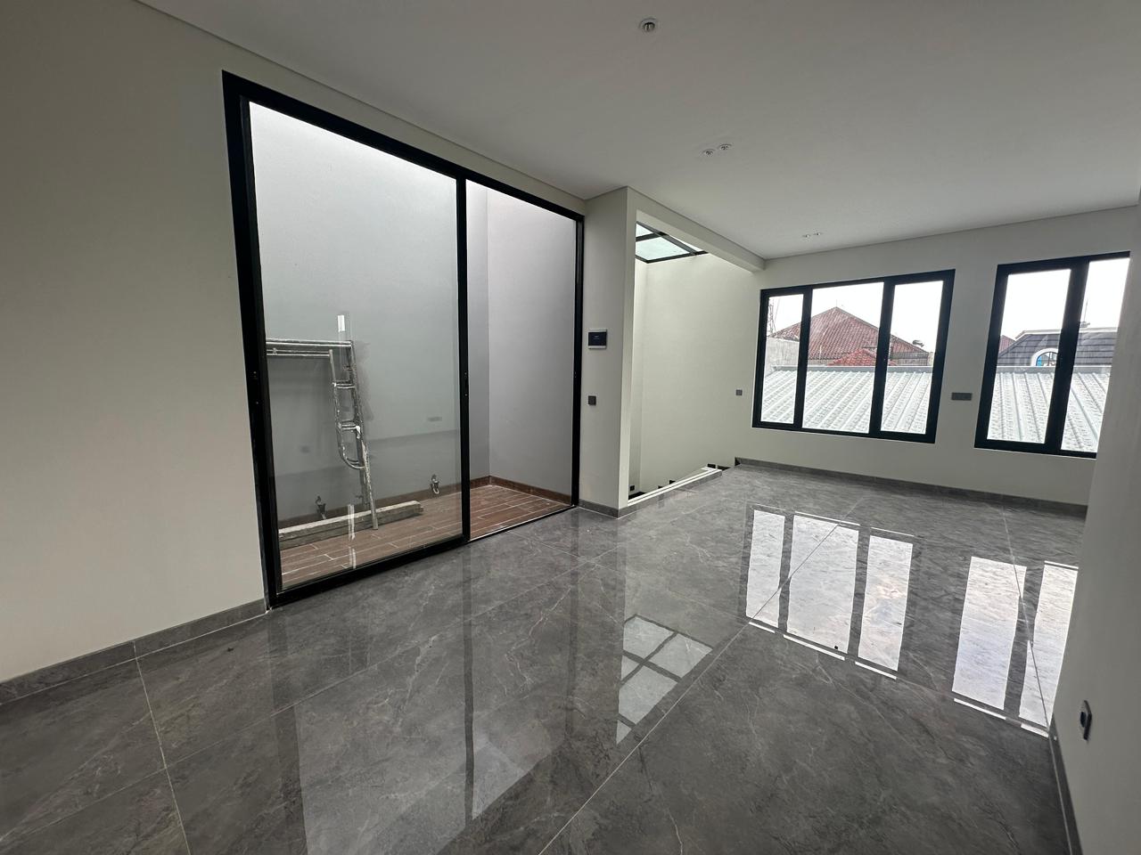Dijual Rumah Baru Minimalis Dharmahusada Mas Surabaya – 2,5 Lantai dengan Spesifikasi Mewah & Carport 2 Mobil - Thumbnail 7