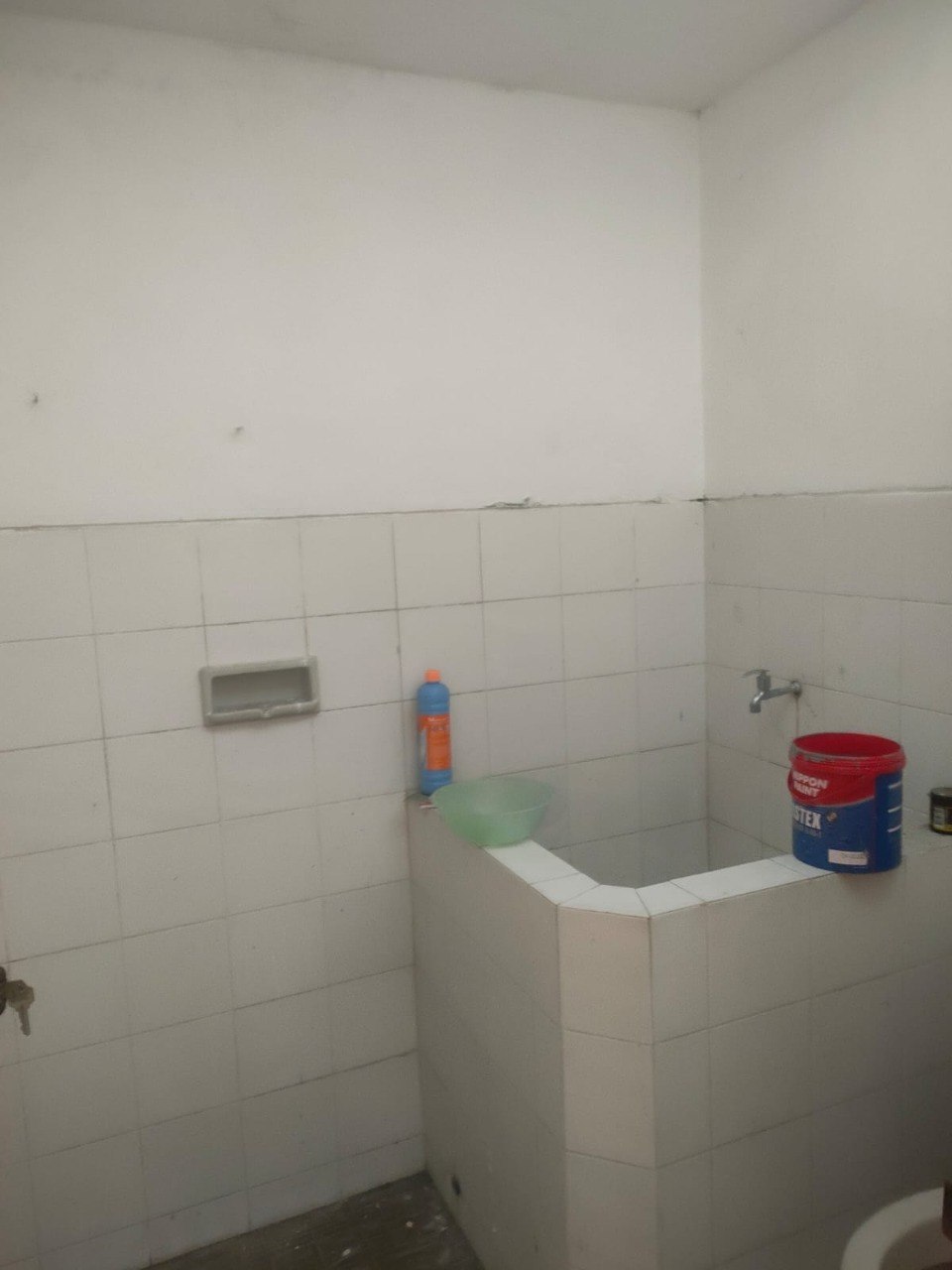 Disewakan Rumah Modern Nyaman Strategis di Babatan Mukti Surabaya Barat - Thumbnail 3