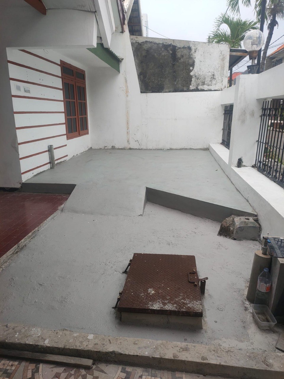 Disewakan Rumah Modern Nyaman Strategis di Babatan Mukti Surabaya Barat - Thumbnail 4