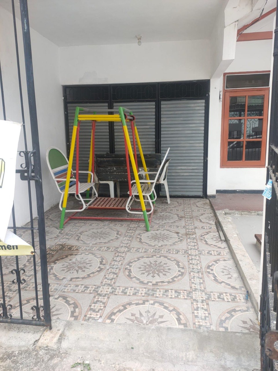 Disewakan Rumah Modern Nyaman Strategis di Babatan Mukti Surabaya Barat - Thumbnail 5
