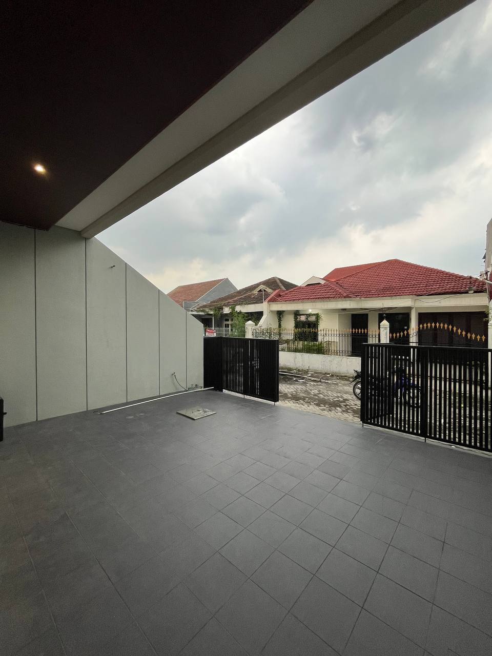 Dijual Rumah Baru Gress Harga Murah Lokasi Strategis di Klampis Semolo Surabaya Timur - Thumbnail 2