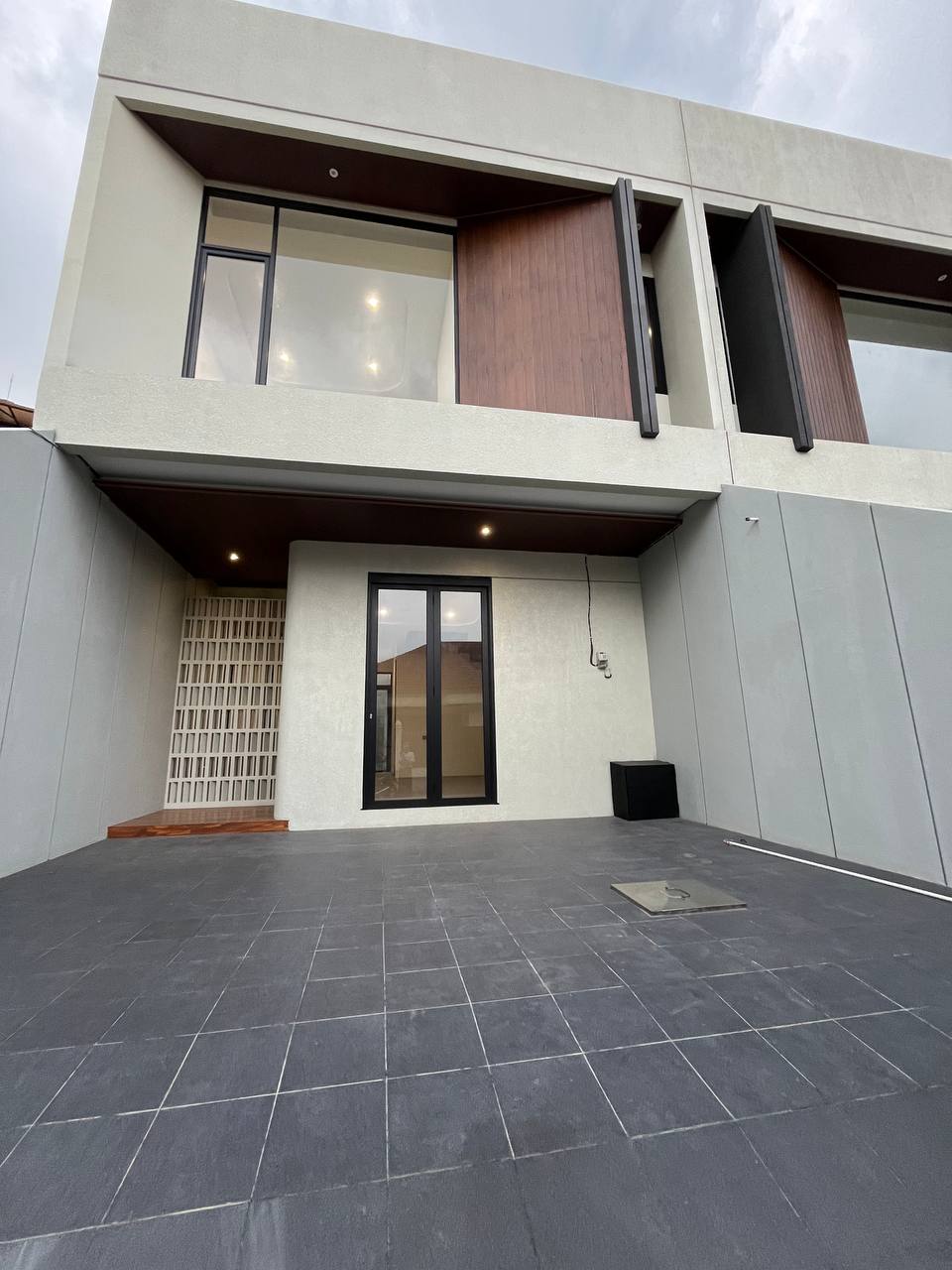 Dijual Rumah Baru Gress Harga Murah Lokasi Strategis di Klampis Semolo Surabaya Timur - Thumbnail 3