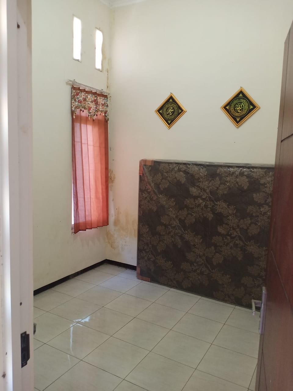 Disewakan Rumah Dengan Lokasi Nyaman dan Strategis di Griya Maharaja, Karangploso, Malang - Thumbnail 3