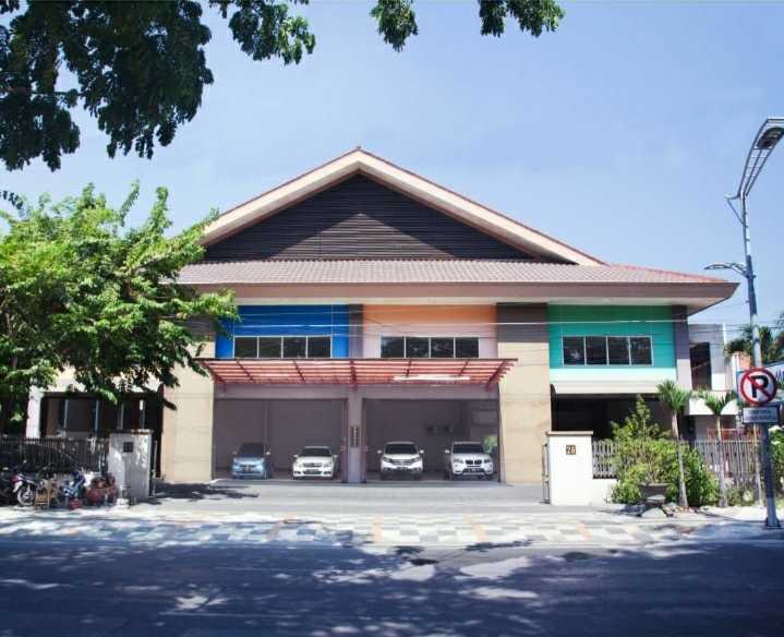 Disewakan Bangunan Ex Showroom Mobil Lokasi Strategis Ramai di Kawasan Jalan Ngemplak Surabaya Pusat - Image 1