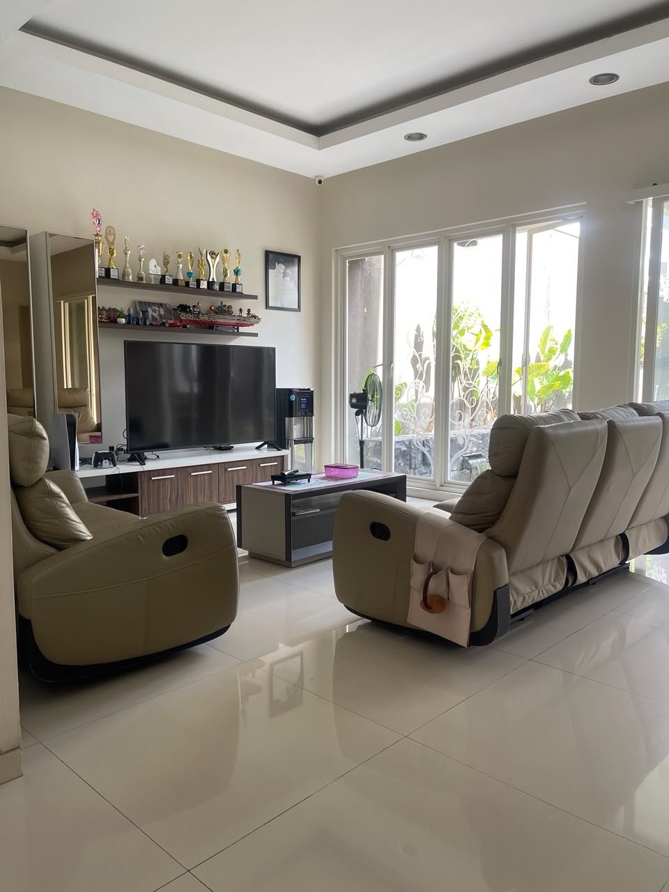 Dijual Rumah Cantik Strategis Semi Furnish di Wilayah Darmo Permai Selatan Surabaya Barat - Thumbnail 6