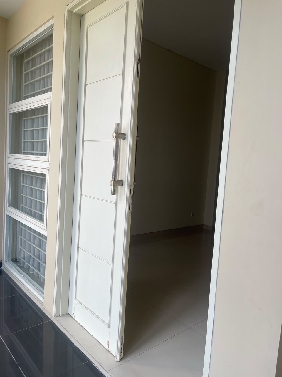 Dijual Rumah Cantik Strategis Semi Furnish di Wilayah Darmo Permai Selatan Surabaya Barat - Thumbnail 7