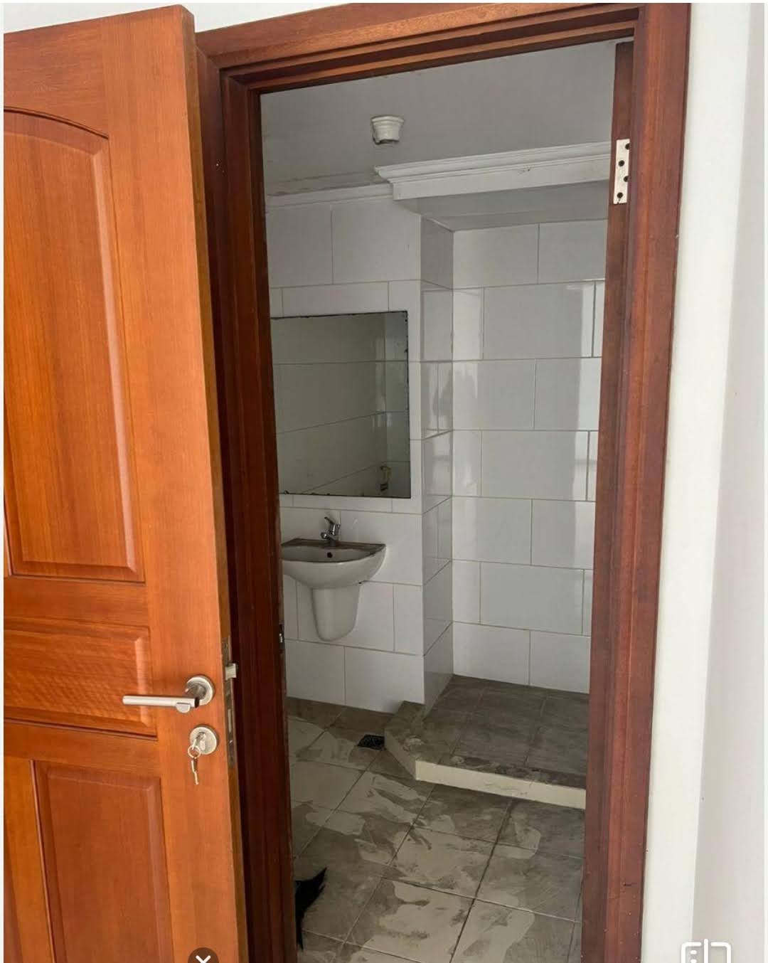Jual Unit Apartemen 2 BR di Waterplace Pakuwon Indah Surabaya Barat - Thumbnail 3
