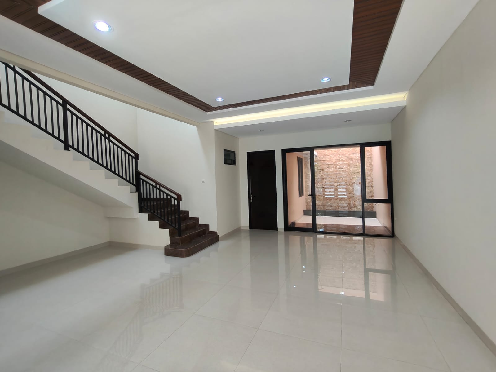 Dijual Rumah Baru Lokasi Strategis di Manyar Tirtoyoso Surabaya Timur - Thumbnail 3