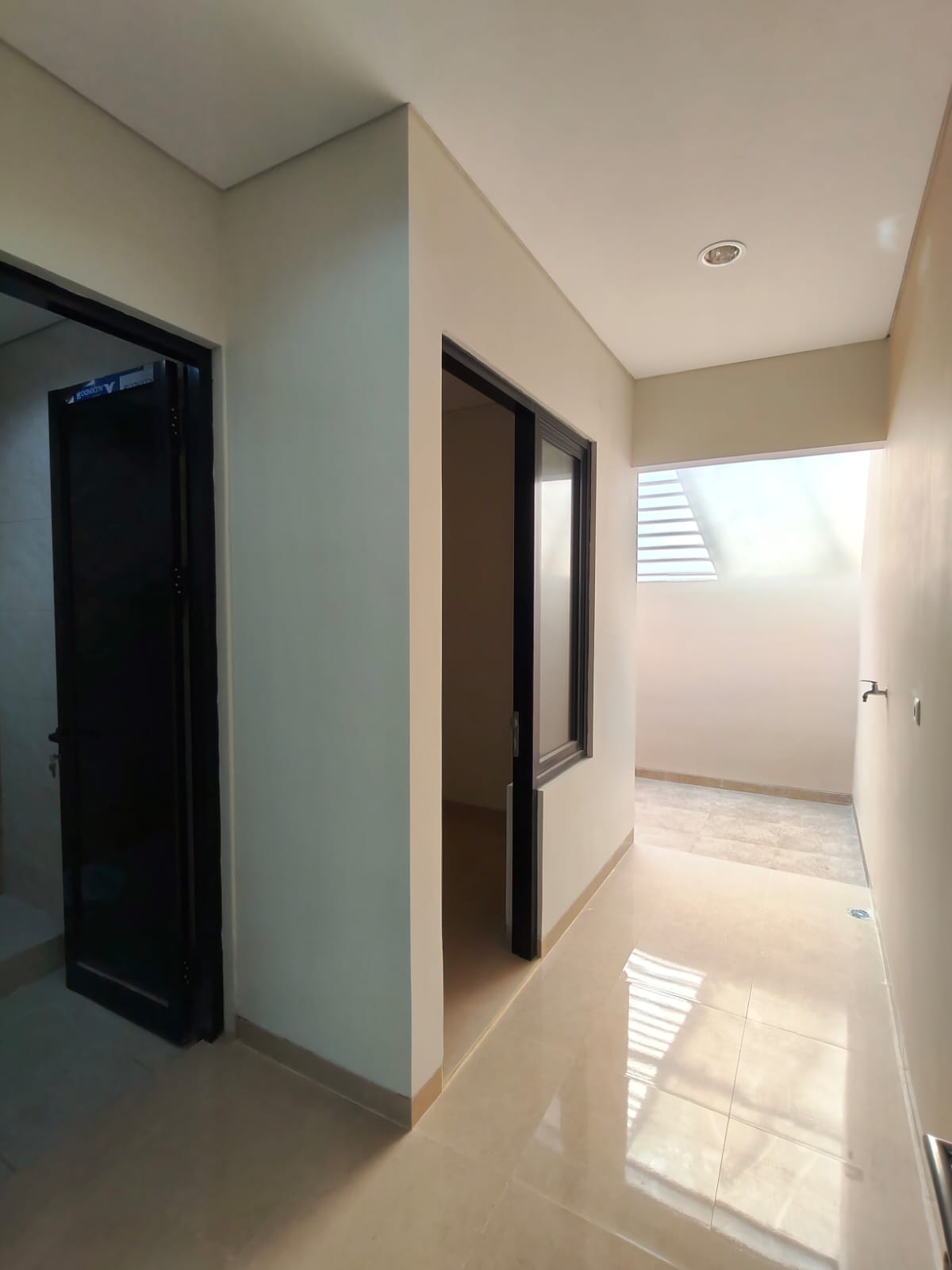 Dijual Rumah Baru Lokasi Strategis di Manyar Tirtoyoso Surabaya Timur - Thumbnail 4