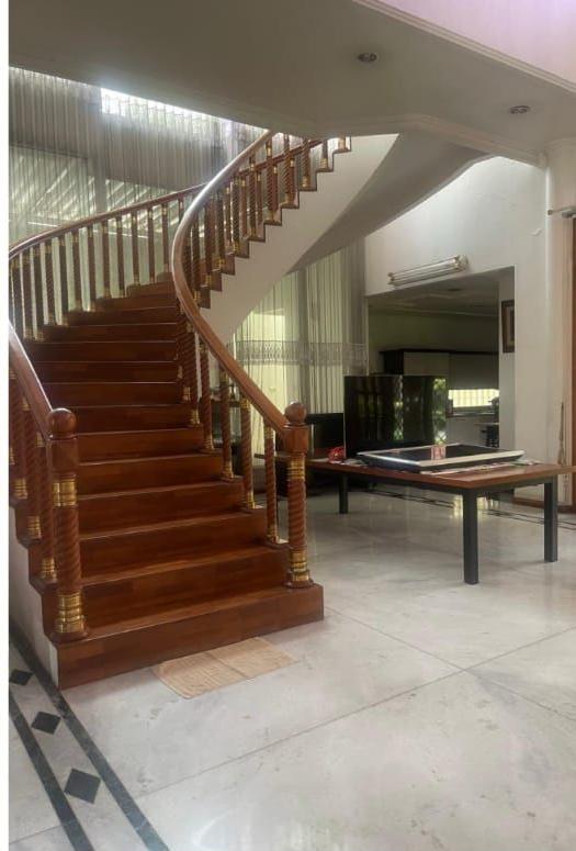 Jual Rumah Mewah 2 Lantai Murah Lokasi Premium di Margorejo Indah Surabaya Selatan - Thumbnail 2