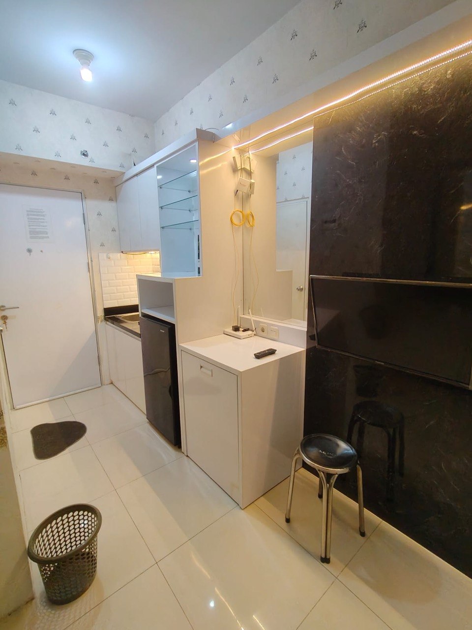 Dijual Apartemen Full Furnish Minimalis View Pool Siap Huni di Gunawangsa Tidar Surabaya Pusat - Thumbnail 3