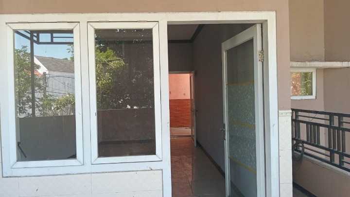 Dijual Rumah 2 Lantai Full Bangunan Siap Huni di De' Alamuda Residence, Klumprik Pdam, Balas Klumprik, Surabaya Barat - Thumbnail 3