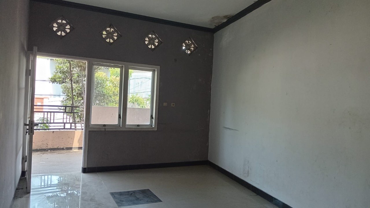 Dijual Rumah 2 Lantai Full Bangunan Siap Huni di De' Alamuda Residence, Klumprik Pdam, Balas Klumprik, Surabaya Barat - Thumbnail 8