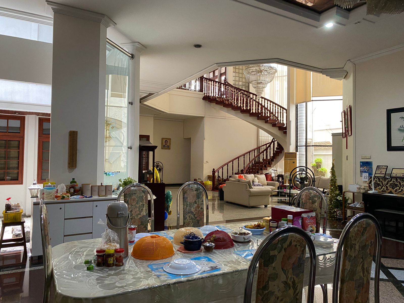Dijual Rumah Mewah Fasilitas Lengkap Lokasi Prestisius Kawasan Cempaka, Surabaya Pusat - Thumbnail 2