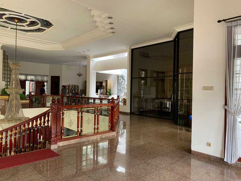 Dijual Rumah Mewah Fasilitas Lengkap Lokasi Prestisius Kawasan Cempaka, Surabaya Pusat - Thumbnail 3