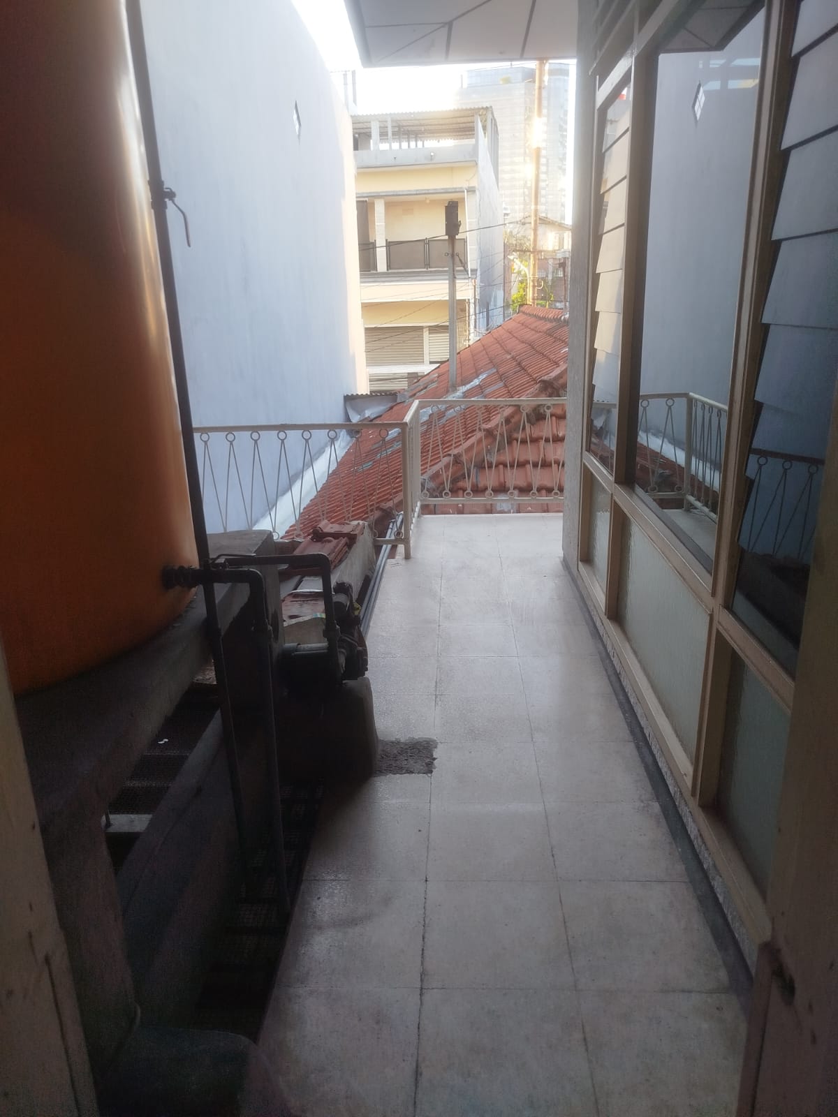 Dijual Rumah 2 Lantai Dekat Tunjungan Plaza di Kedungdoro, Tegalsari, Surabaya Pusat - Thumbnail 5