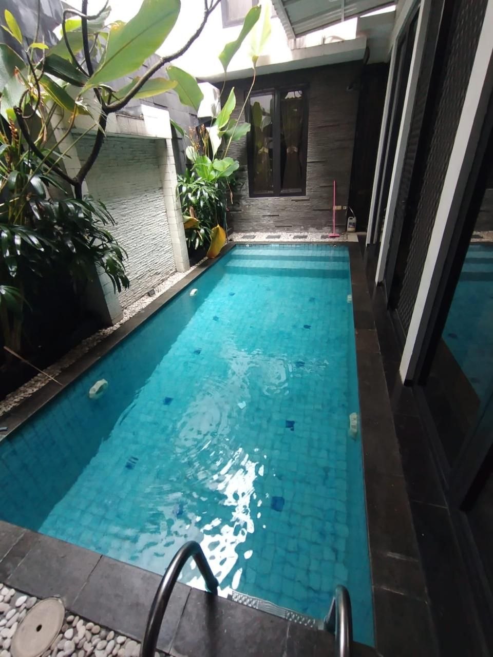 Dijual Rumah Hunian Mewah Siap Huni Terawat Premium di Kawasan The Gayungsari Surabaya Selatan - Thumbnail 8