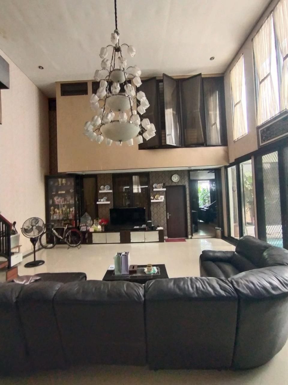 Dijual Rumah Hunian Mewah Siap Huni Terawat Premium di Kawasan The Gayungsari Surabaya Selatan - Thumbnail 2