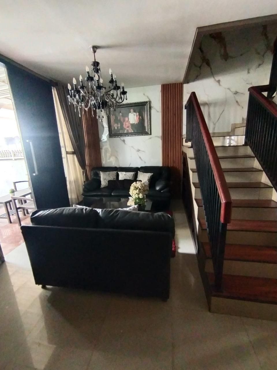 Dijual Rumah Hunian Mewah Siap Huni Terawat Premium di Kawasan The Gayungsari Surabaya Selatan - Thumbnail 3