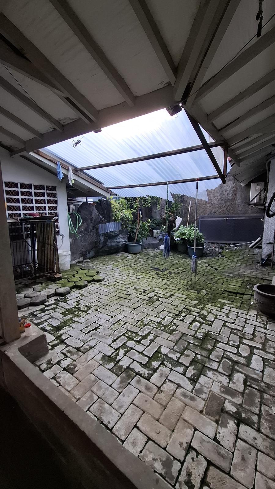 Disewakan Rumah Luas 3 BR Kawasan Premium Darmo Permai Selatan Surabaya Barat - Thumbnail 2