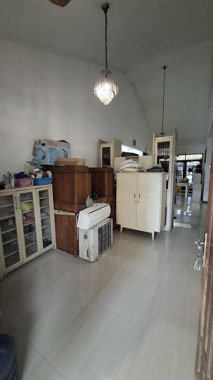 Disewakan Rumah Luas 3 BR Kawasan Premium Darmo Permai Selatan Surabaya Barat - Thumbnail 3