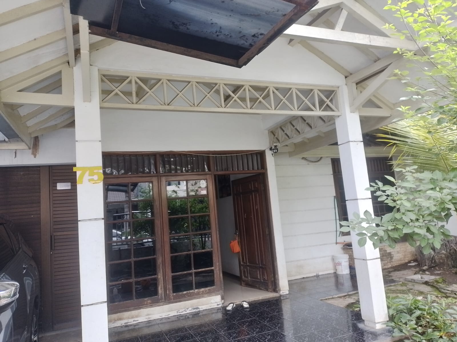 Disewakan Rumah Luas 3 BR Kawasan Premium Darmo Permai Selatan Surabaya Barat - Thumbnail 4