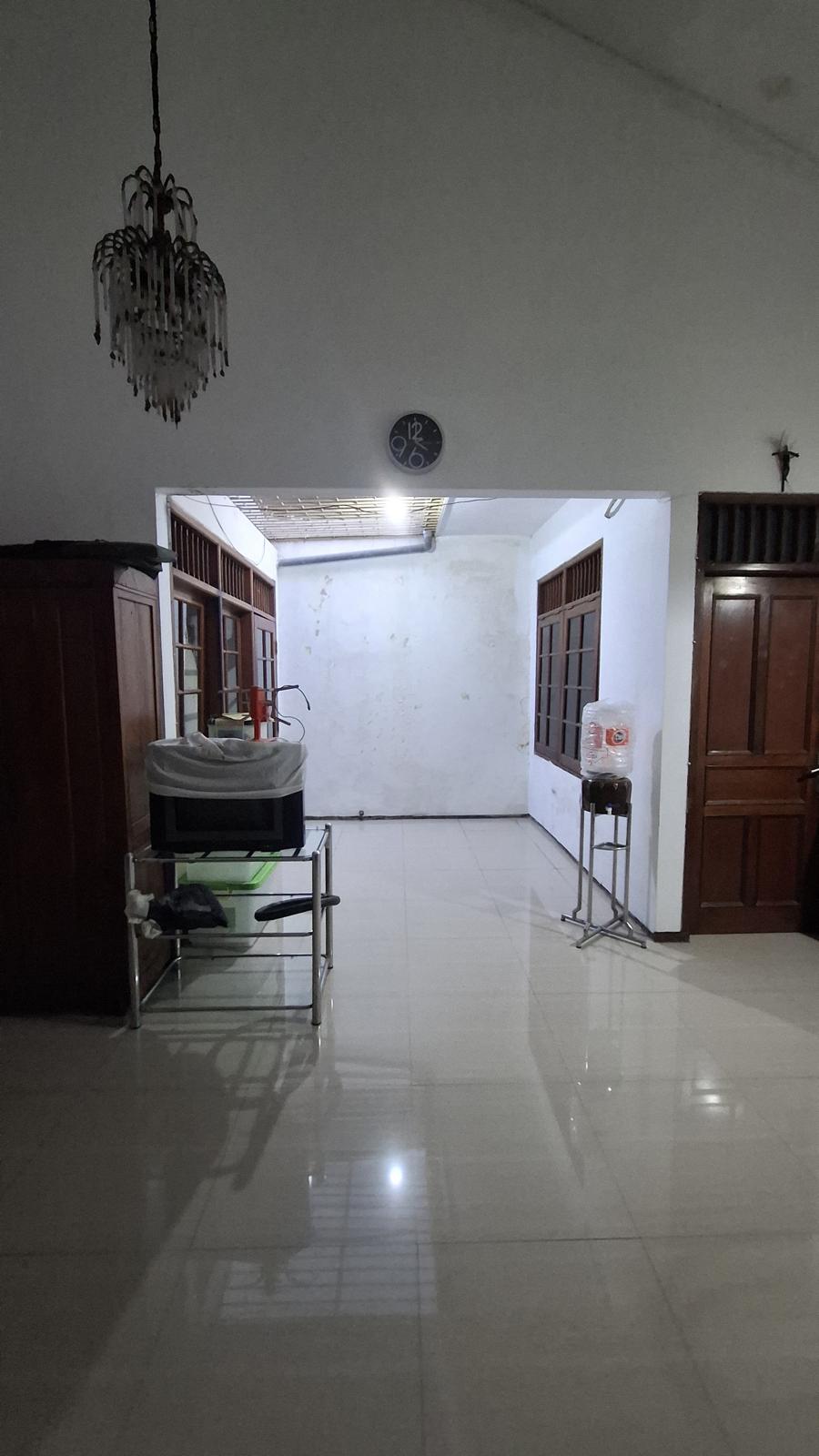 Disewakan Rumah Luas 3 BR Kawasan Premium Darmo Permai Selatan Surabaya Barat - Thumbnail 5