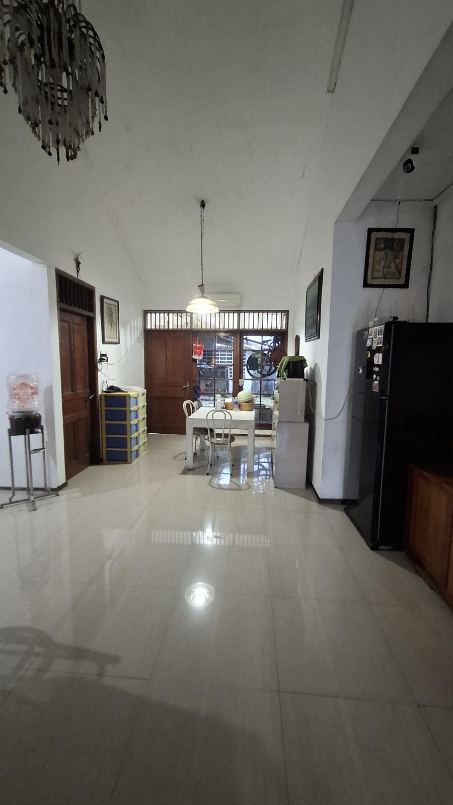 Disewakan Rumah Luas 3 BR Kawasan Premium Darmo Permai Selatan Surabaya Barat - Thumbnail 6
