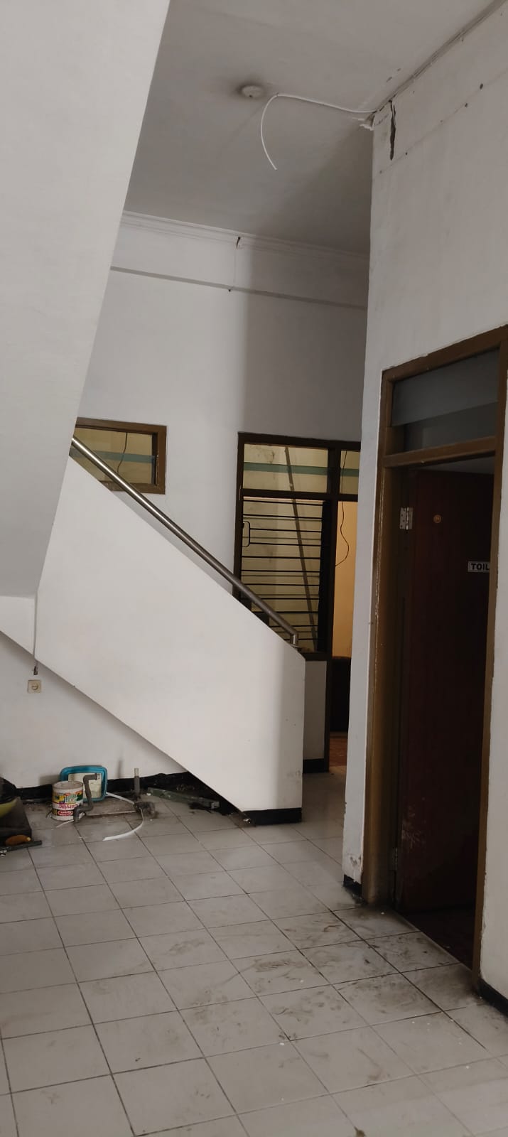 Dijual Ruko 3 Lantai Komersial Kawasan Favorit Pengusaha di Darmo Permai Selatan Surabaya Barat - Thumbnail 4