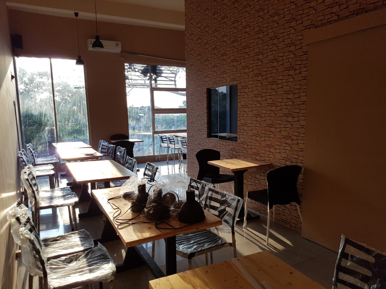 DIJUAL Ruko 3,5 Lantai + Interior Cafe, Seberang Proyek Apartemen TRIVM,  Kuwukan, Lakarsantri, Surabaya Barat - Thumbnail 2