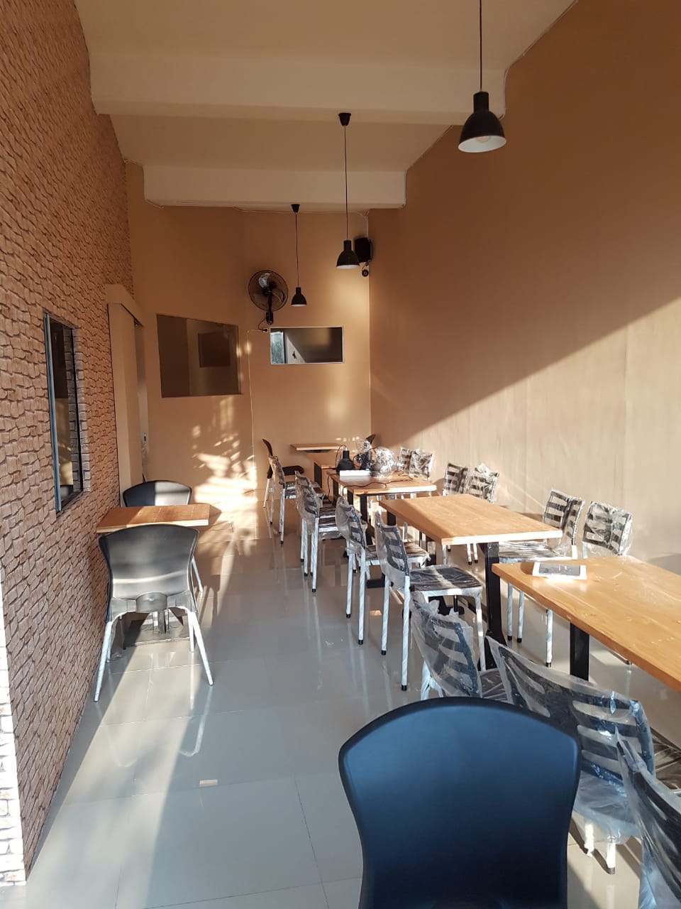 DIJUAL Ruko 3,5 Lantai + Interior Cafe, Seberang Proyek Apartemen TRIVM,  Kuwukan, Lakarsantri, Surabaya Barat - Thumbnail 3