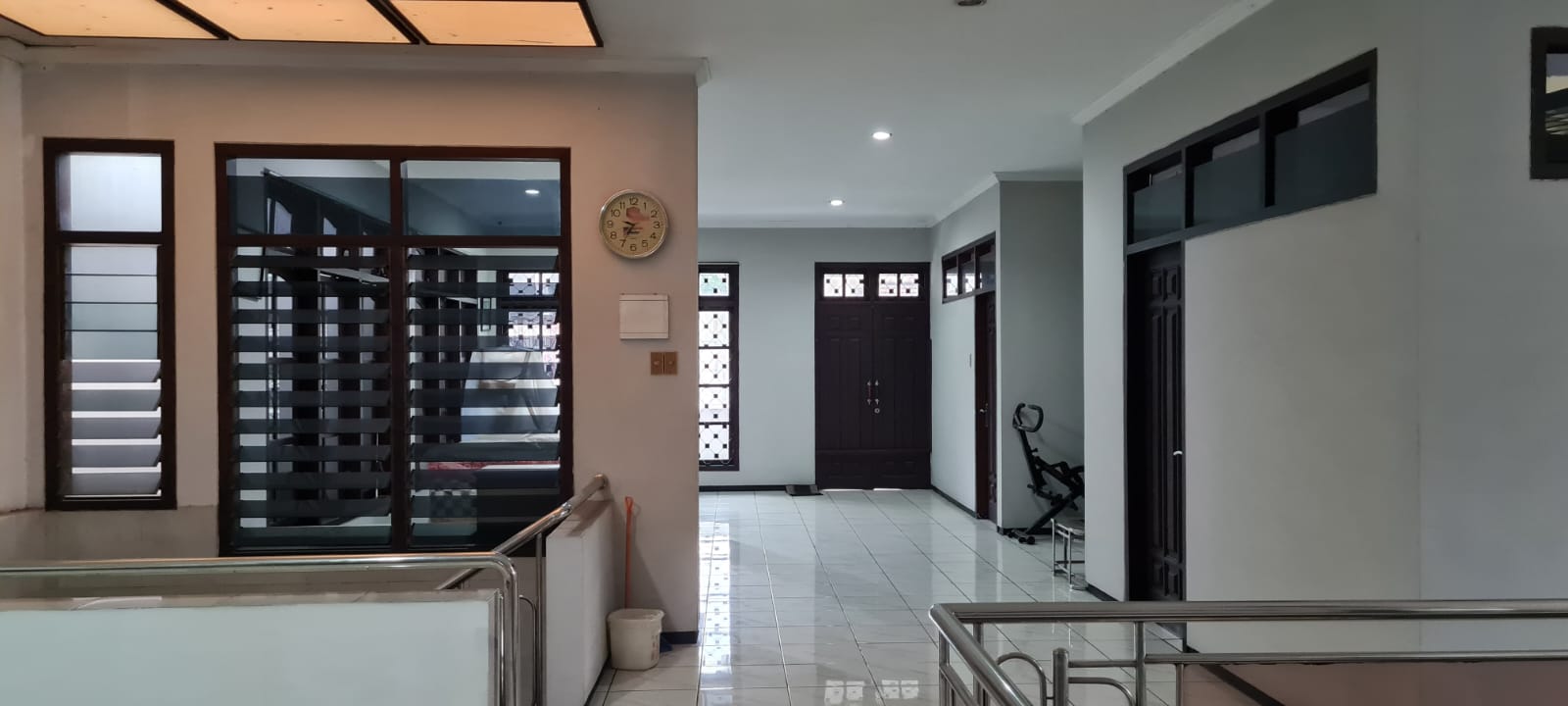 Dijual Rumah Mewah 2 Lantai Full Furnished di Kawasan Elite Darmo, Wonokromo, Surabaya Selatan - Thumbnail 2