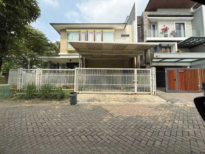 Disewakan Rumah Design Modern minimalis Full Furnish Taman Puspa Raya Citraland Surabaya Barat