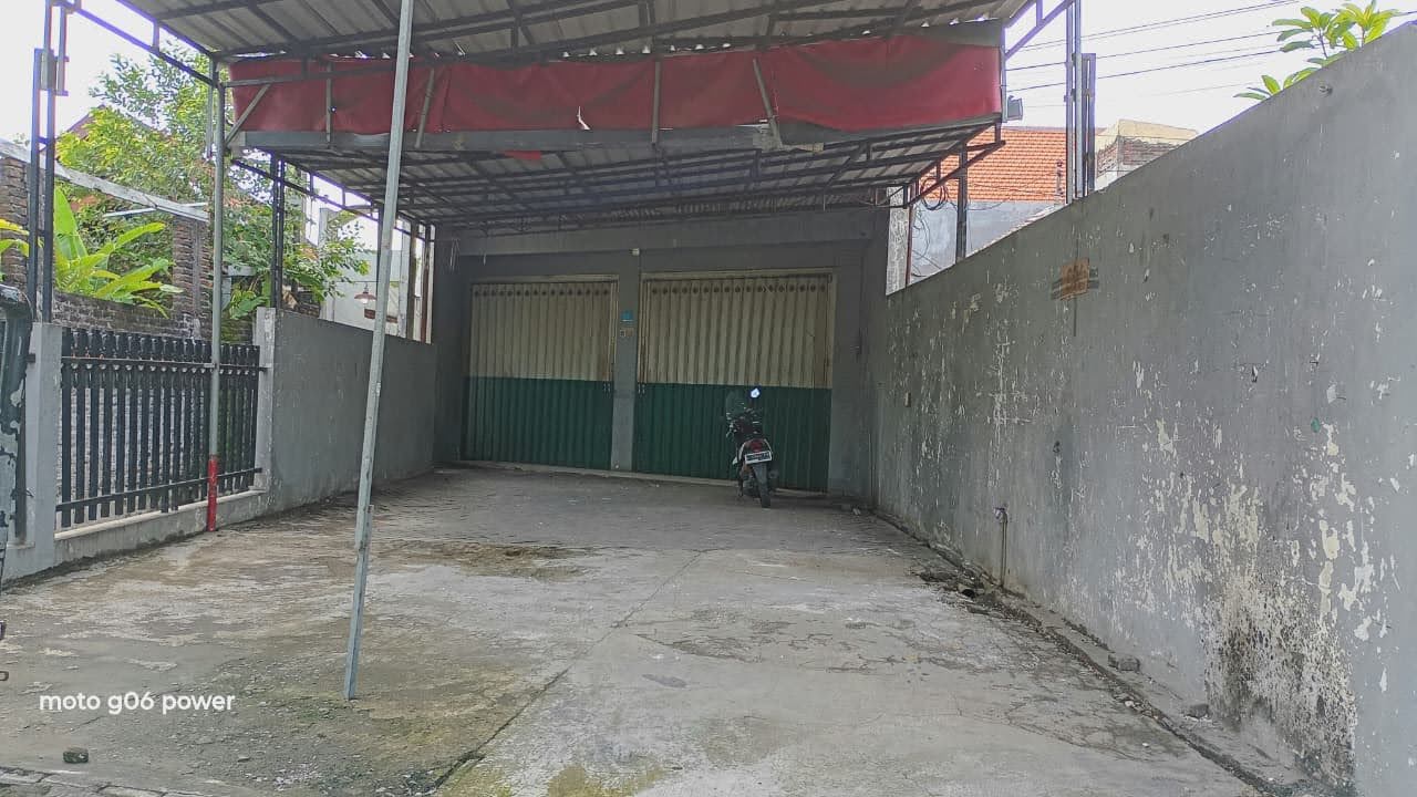 Disewakan Ruko 2 Lantai Lokasi Strategis di Jl. Tambang Boyo, Surabaya Timur