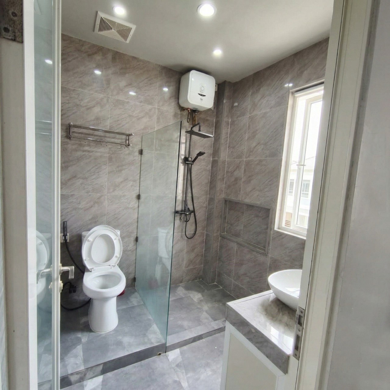Dijual Rumah Siap Huni Kondisi Terawat Nortwest Park Citraland Surabaya Barat - Thumbnail 8