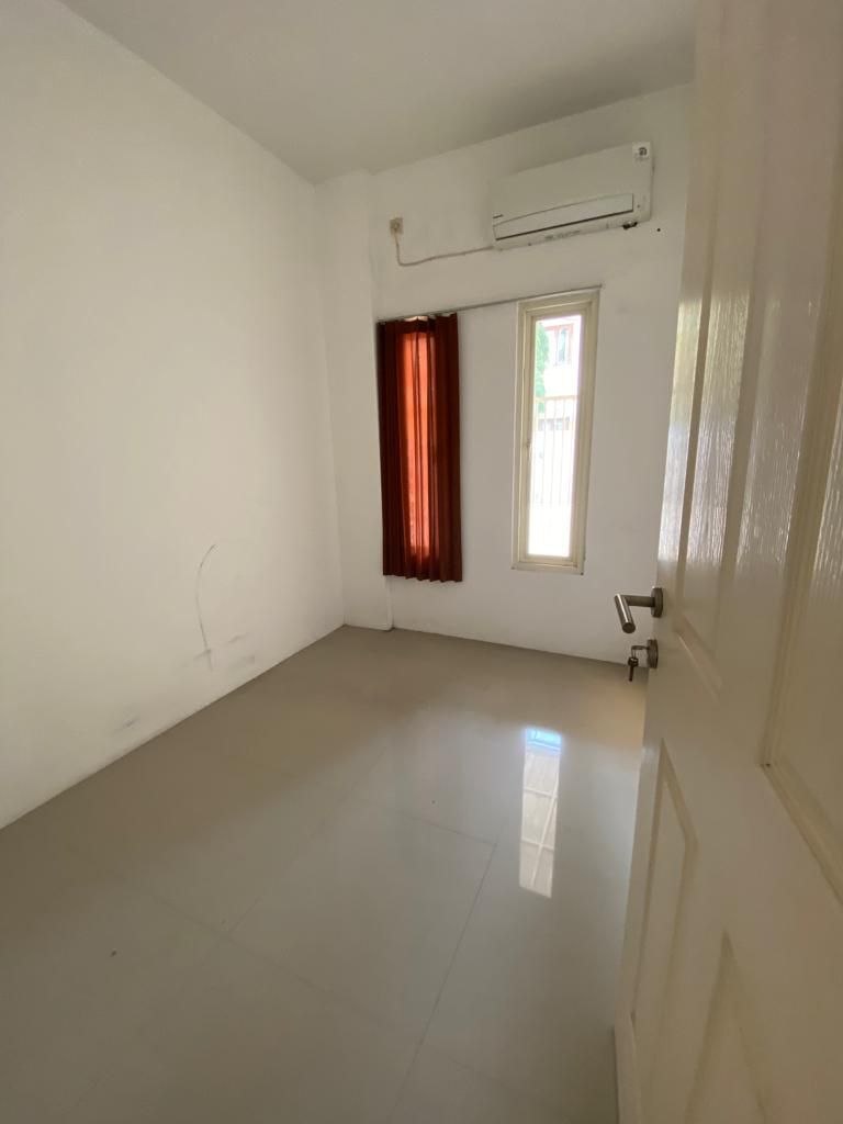DIJUAL Rumah Semi Furnished, Dekat UK Petra & Raya A. Yani, Kutisari, Tenggilis Mejoyo, Surabaya Selatan - Thumbnail 2