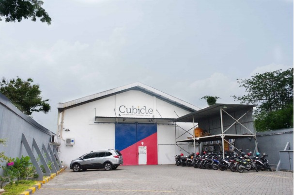 DIJUAL/DISEWAKAN Gedung Kantor 2 Lantai, Halaman Parkir Luas, Raya Lidah Wetan, Lakarsantri, Surabaya Barat