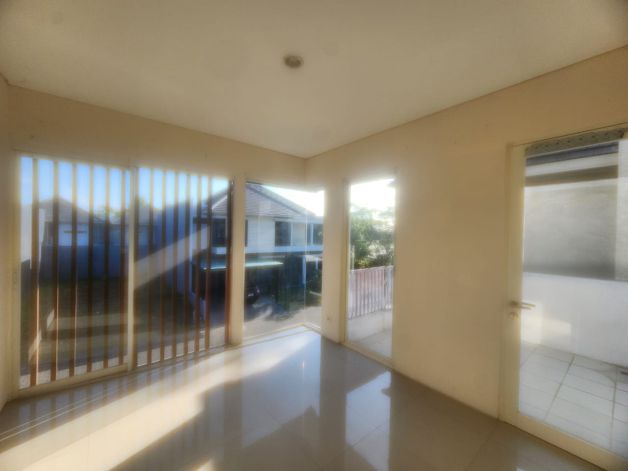Dijual/ Disewakan Apartemen Voila Ciputra World Surabaya Barat - Thumbnail 4